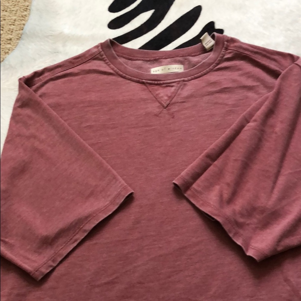 Heathered maroon t shirt